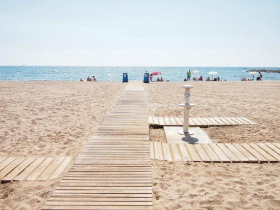 Apto Con Piscina En La Playa Cerca De Vlc Con Ac Пусол Екстериор снимка